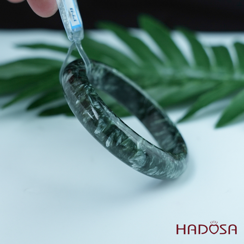 Vòng kiềng đá Mắt rồng xanh bản lá hẹ ni 56mm 4A