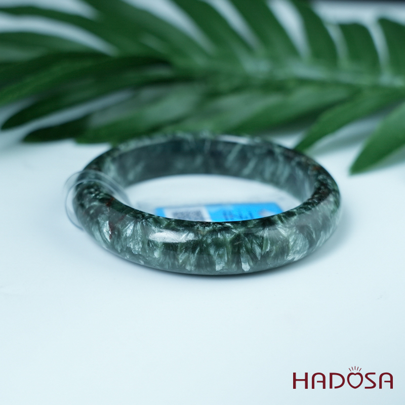 Vòng kiềng đá Mắt rồng xanh bản lá hẹ ni 56mm 4A