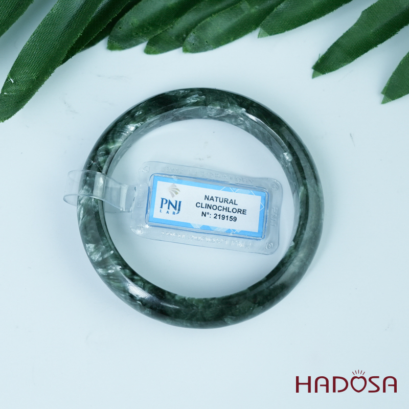 Vòng kiềng đá Mắt rồng xanh bản lá hẹ ni 56mm 4A