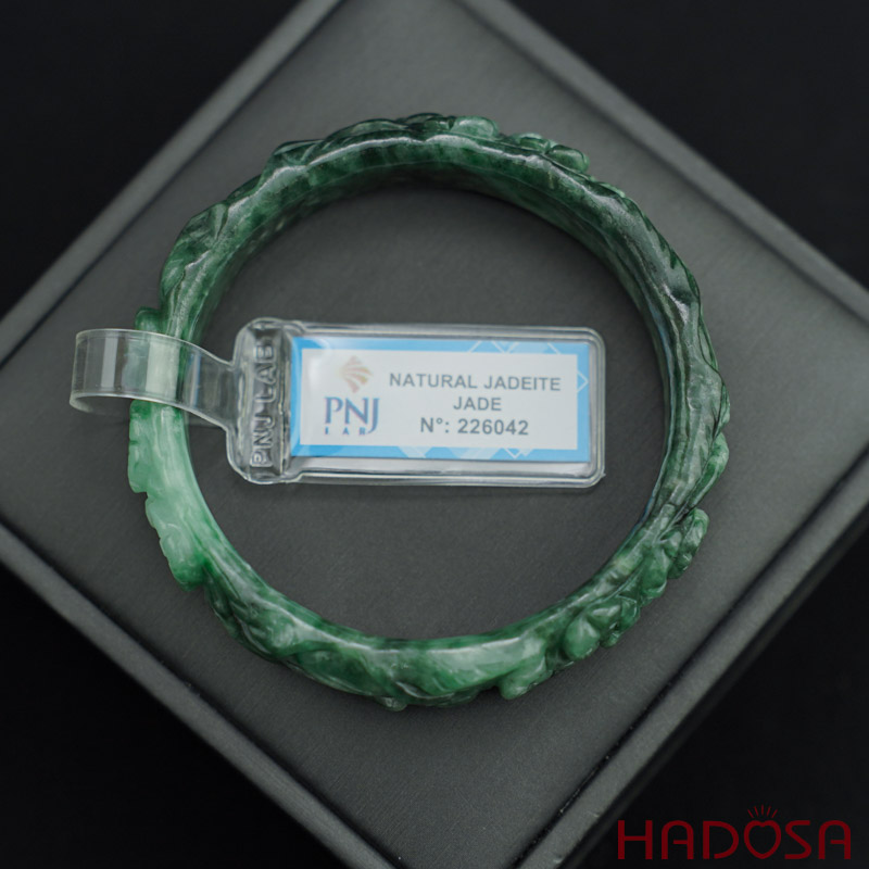 Vòng Ngọc Cẩm Thạch chạm hoa ni 52