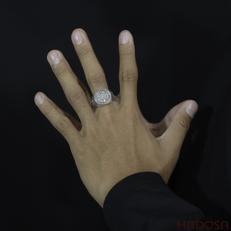 Nhẫn bạc Thái chữ Om