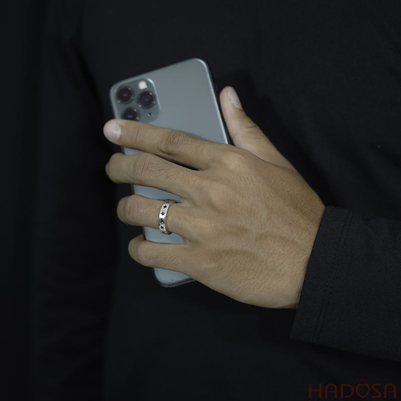 Nhẫn đeo ngón út ngôi sao