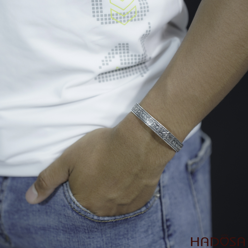 Vòng kiềng bạc đeo tay