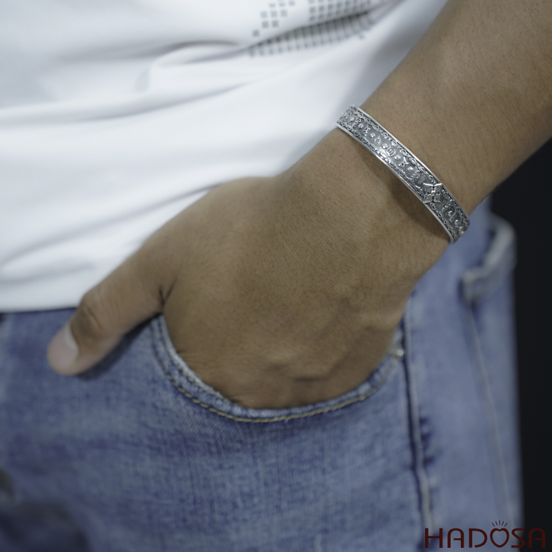 Vòng kiềng bạc đeo tay