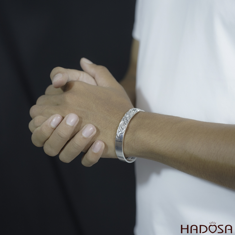 Vòng kiềng bạc hoa sen