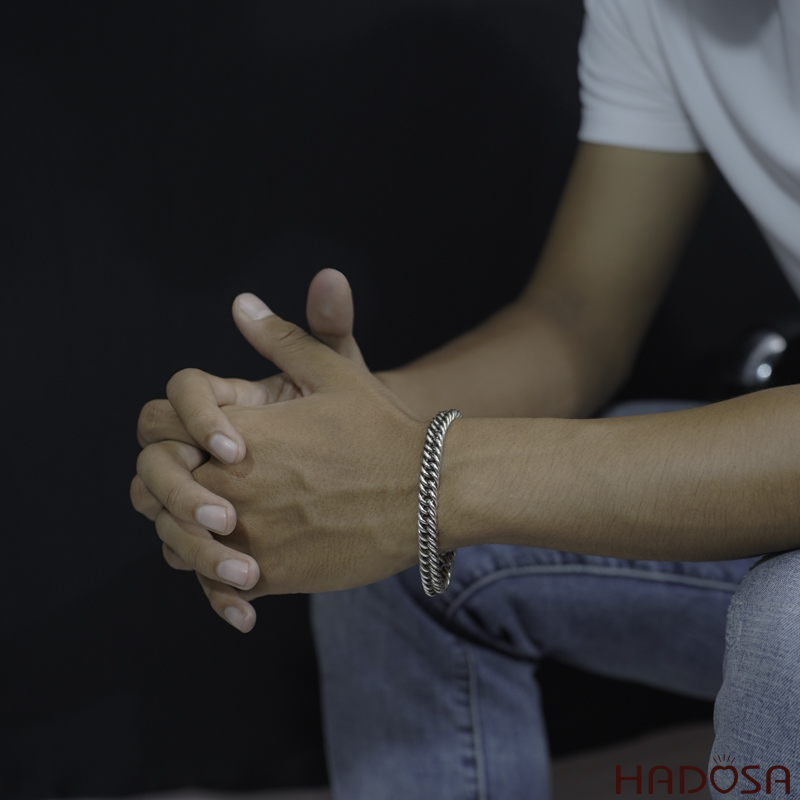 Vòng đeo tay bạc Thái