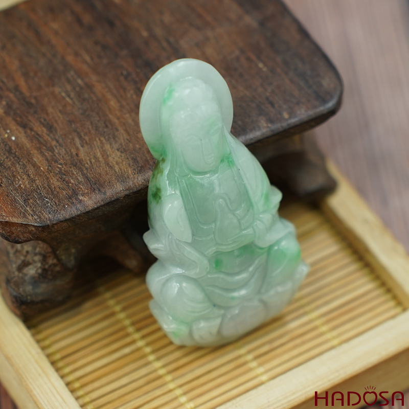 Mặt Quan Âm Cẩm Thạch trắng lý ngồi 55*30*9mm