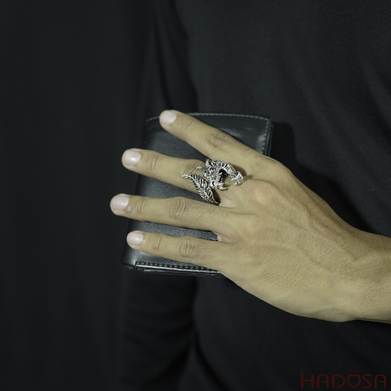 Vòng bạc Thái chạm Rồng