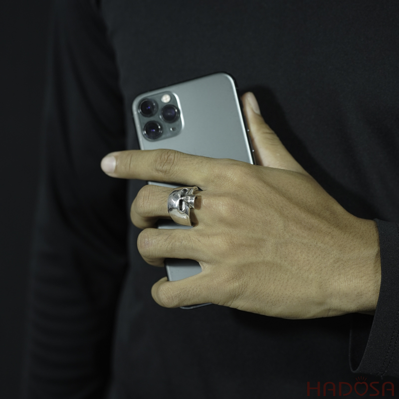 Nhẫn bạc đầu lâu