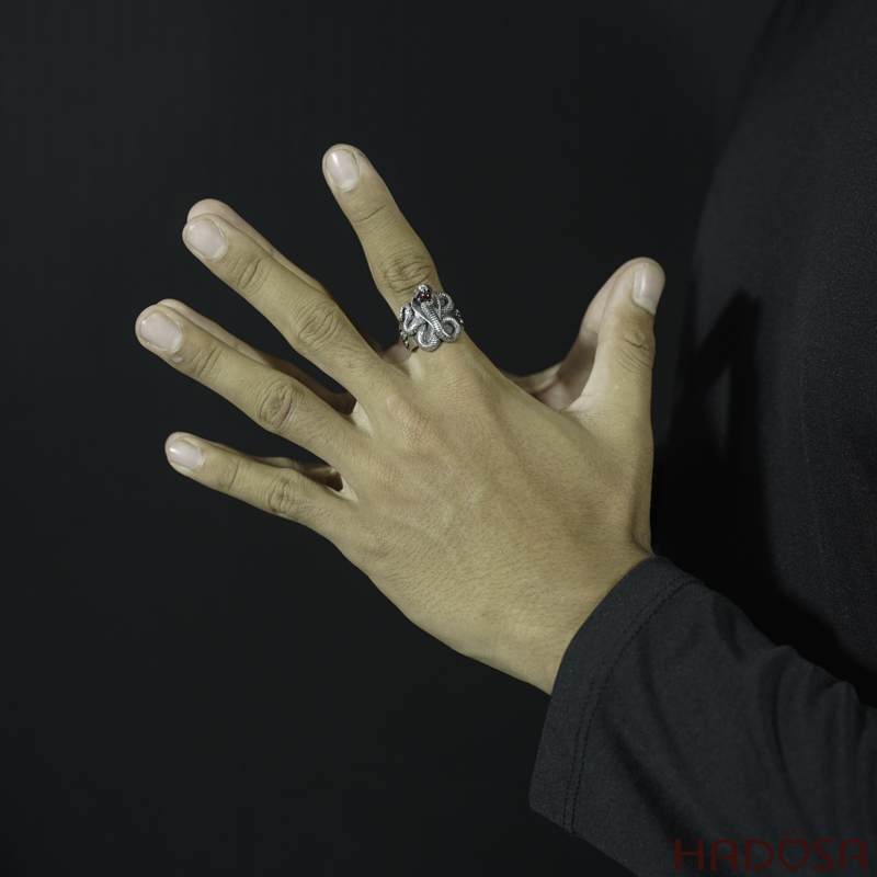 Nhẫn bạc Thái Mãng Xà nhả ngọc