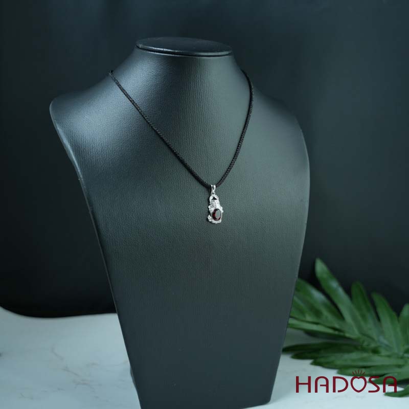 Mặt dây chuyền tỳ hưu đá Garnet 7x9mm bạc 925