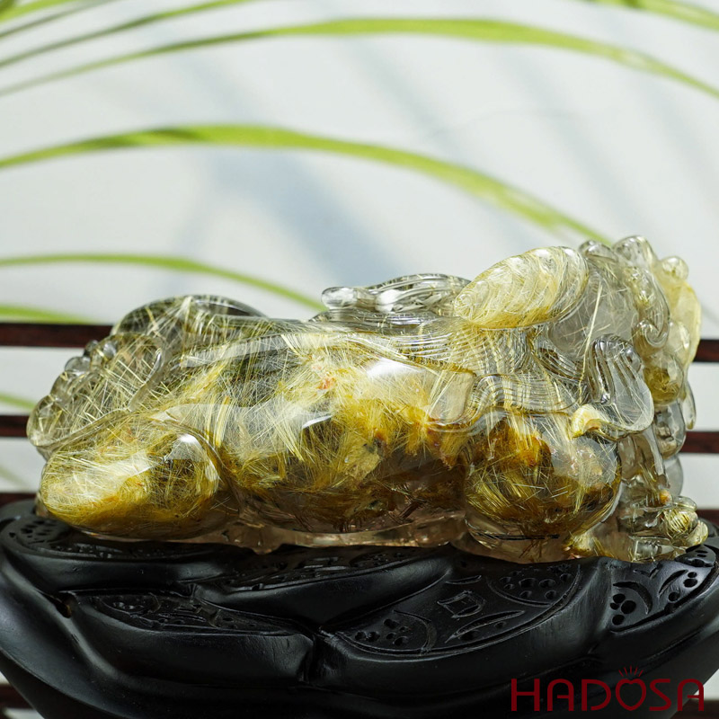 Tỳ hưu thạch anh tóc vàng 0.78kg, 13x7.5cm