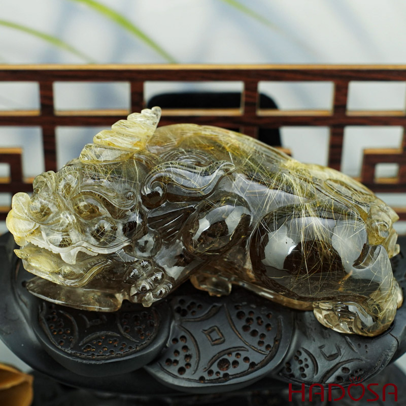 Tỳ hưu thạch anh tóc vàng 0.78kg, 13x7.5cm
