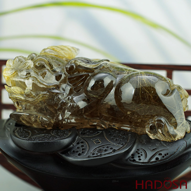 Tỳ hưu thạch anh tóc vàng 0.78kg, 13x7.5cm