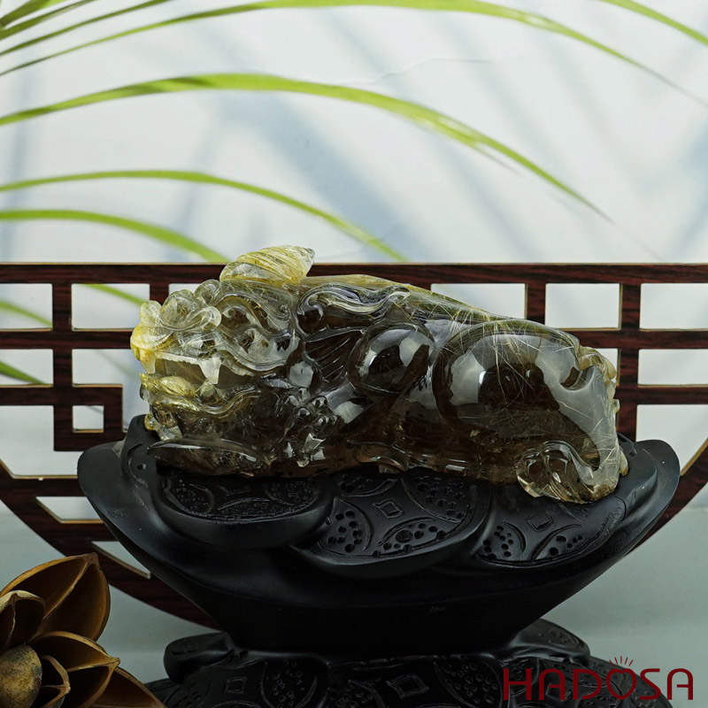 Tỳ hưu thạch anh tóc vàng 0.78kg, 13x7.5cm