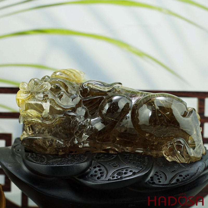 Tỳ hưu thạch anh tóc vàng 0.78kg, 13x7.5cm