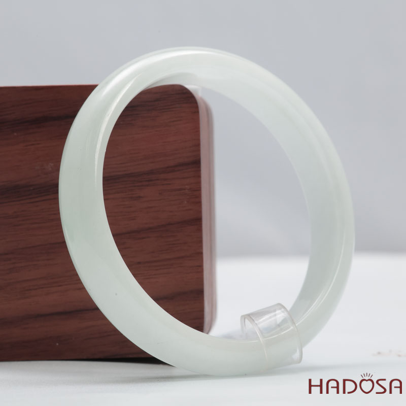 Vòng Ngọc Cẩm Thạch Xanh Lý Trong Vân Lý Ni 52