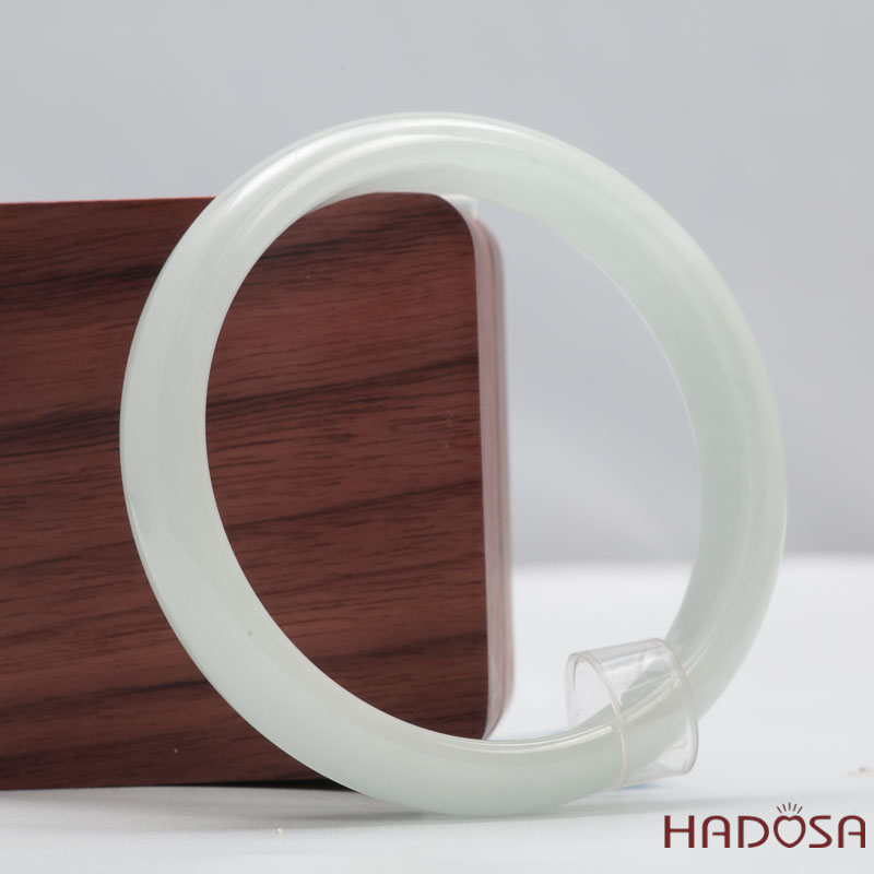 Vòng Ngọc Cẩm Thạch Xanh Lý Trong Vân Lý Ni 52