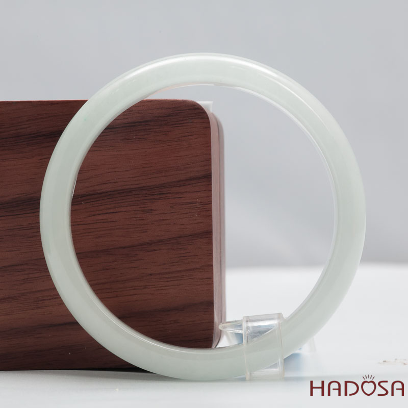 Vòng Ngọc Cẩm Thạch Xanh Lý Trong Vân Lý Ni 52