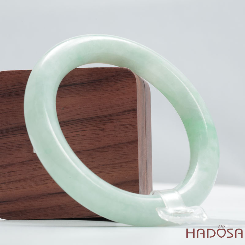 Vòng Cẩm Thạch Type A Điểm Xanh Lí Tròn Ni 56