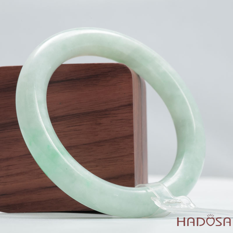 Vòng Cẩm Thạch Type A Điểm Xanh Lí Tròn Ni 56