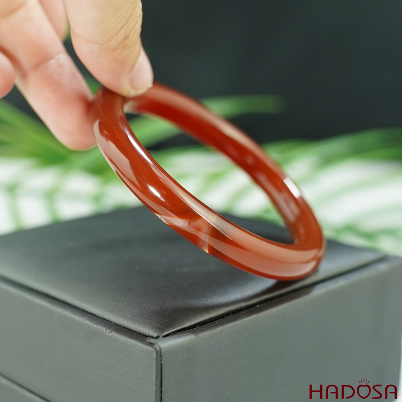 Vòng kiềng mã não đỏ bản tròn ni 53