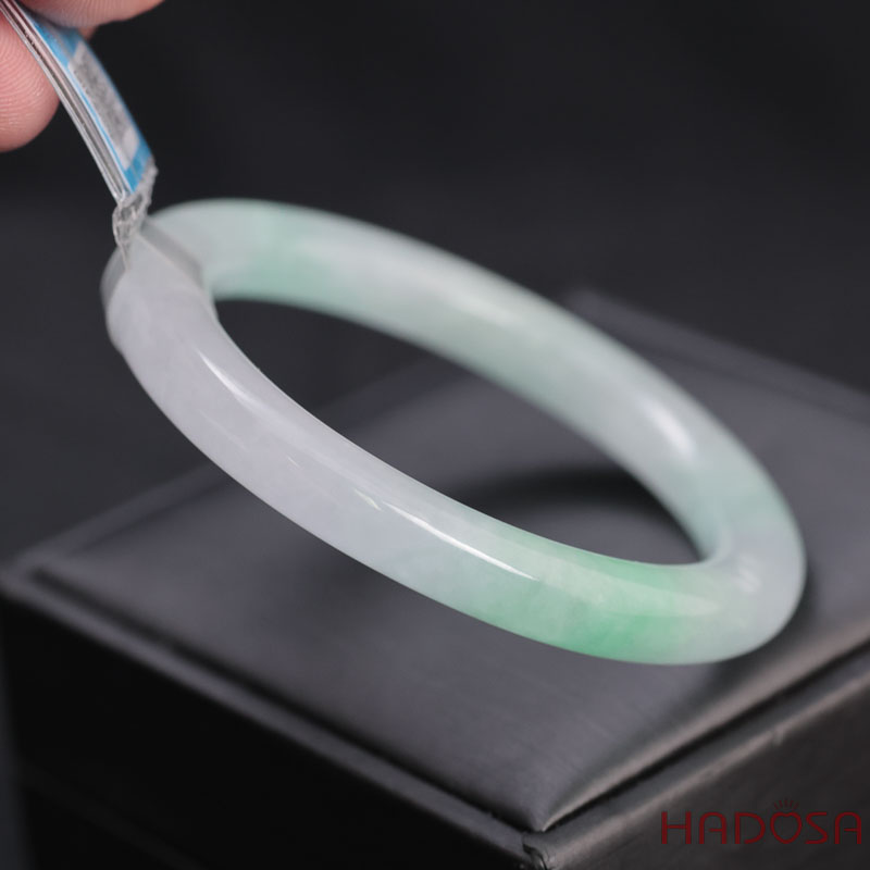 Vòng kiềng Ngọc Cẩm Thạch bản tròn xanh trong vân lý ni 57