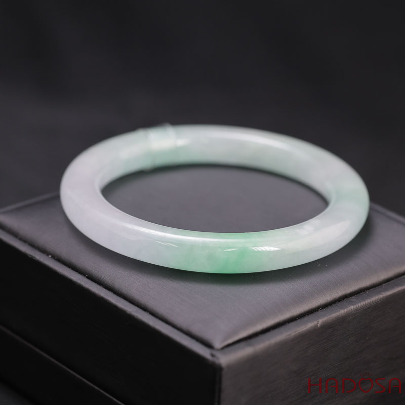 Vòng kiềng Ngọc Cẩm Thạch bản tròn xanh trong vân lý ni 57