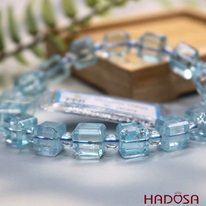 Vòng đá Topaz hạt vuông 9mm