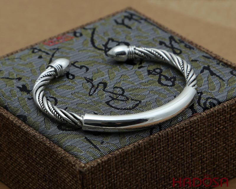 Vòng kiềng bạc nữ dạng kiềng