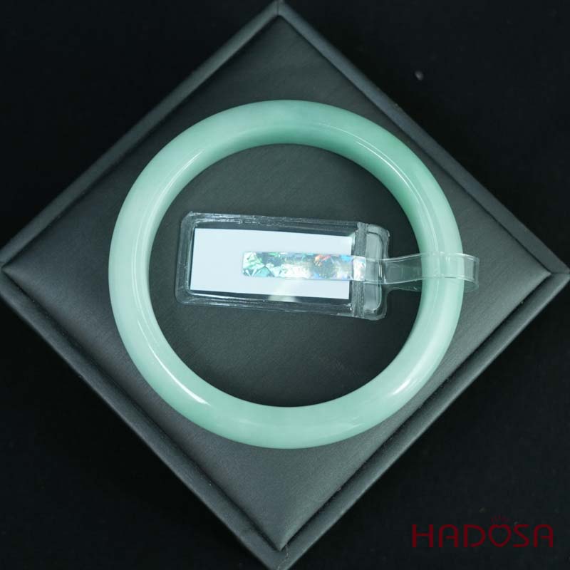 Vòng Ngọc Cẩm Thạch lá hẹ xanh điểm lí ni 56