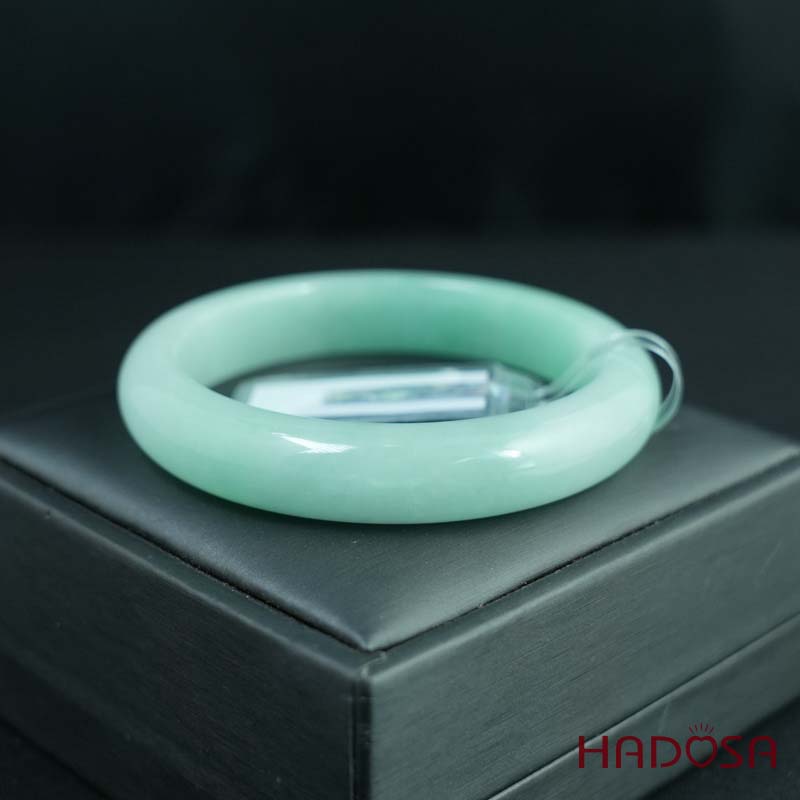 Vòng Ngọc Cẩm Thạch lá hẹ xanh điểm lí ni 56