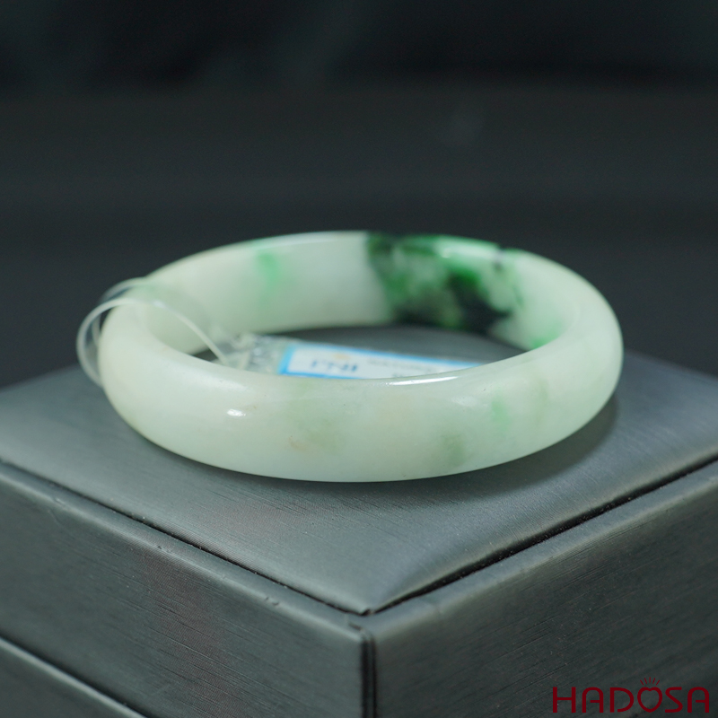 Vòng Ngọc Cẩm Thạch lá hẹ trắng phớt lý ni 55