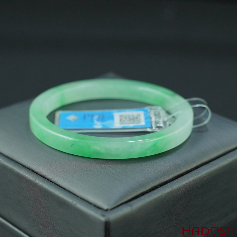 Vòng Ngọc Cẩm Thạch vuông uyên ương lý táo trong ni 50