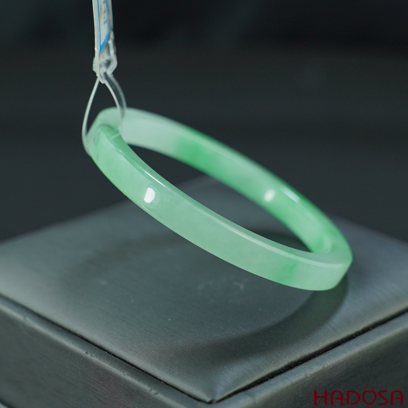 Vòng Ngọc Cẩm Thạch vuông uyên ương lý táo trong ni 50