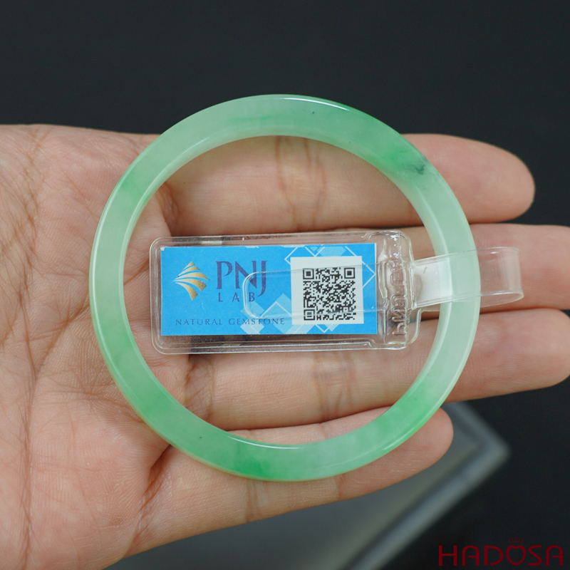 Vòng Ngọc Cẩm Thạch vuông uyên ương lý táo trong ni 50