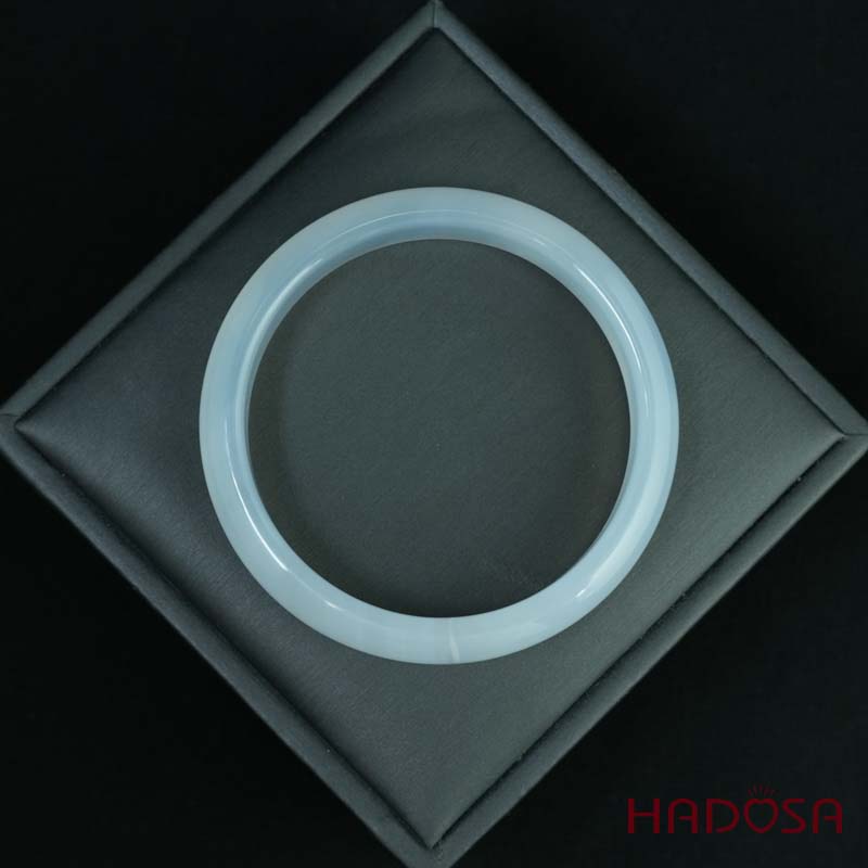 Vòng kiềng mã não trắng ngọc bản hẹ ni 52