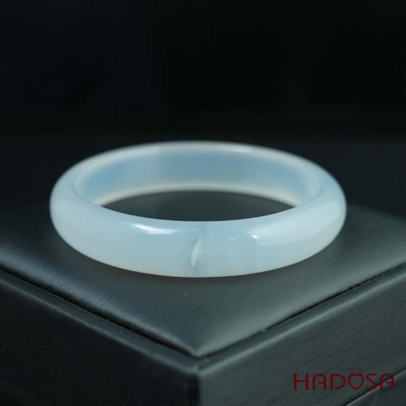 Vòng kiềng mã não trắng ngọc bản hẹ ni 52