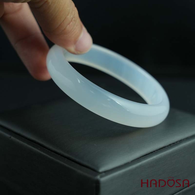 Vòng kiềng mã não trắng ngọc bản hẹ ni 52