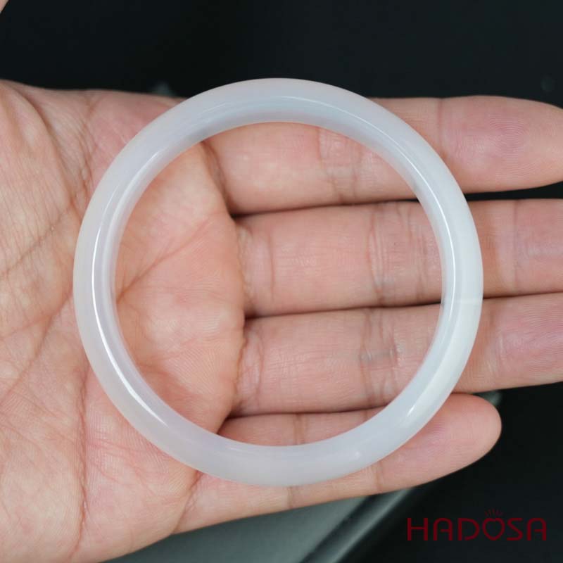 Vòng kiềng mã não trắng ngọc bản hẹ ni 52