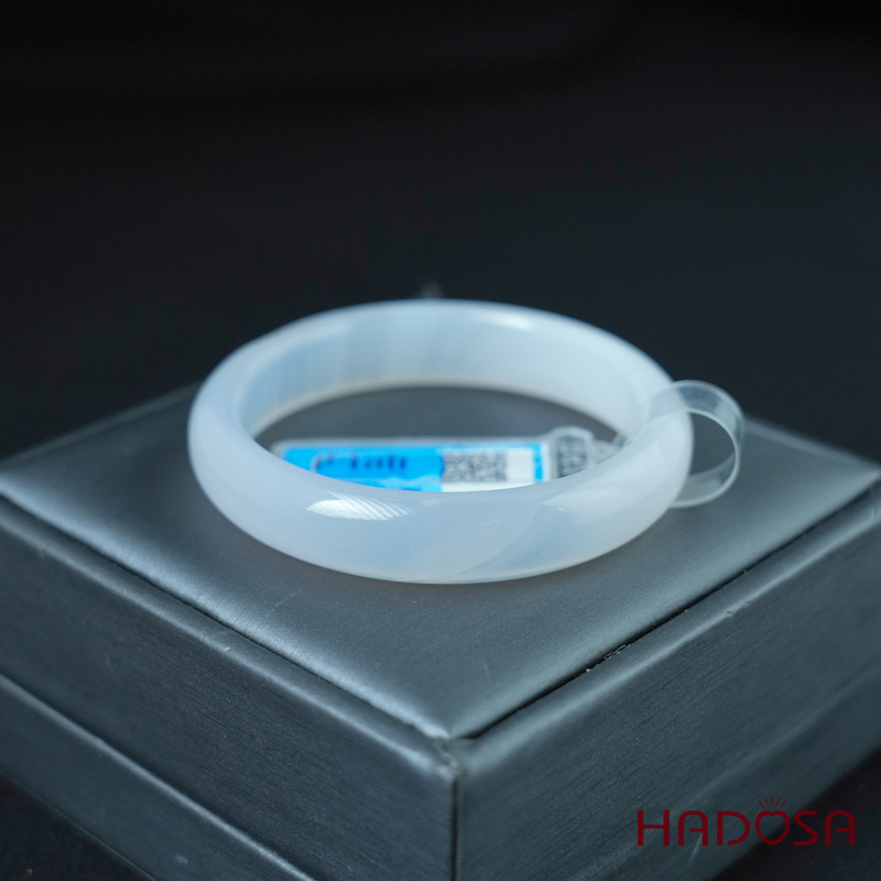 Vòng kiềng mã não trắng ngọc bản hẹ ni 51