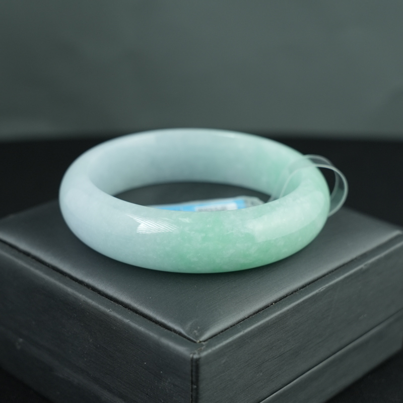 Vòng kiềng Ngọc Cẩm Thạch lá hẹ vân lí ni 56