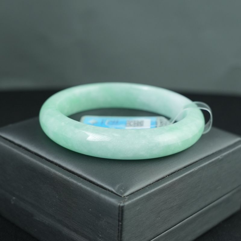 Vòng kiềng Ngọc Cẩm Thạch lá hẹ vân lí ni 58