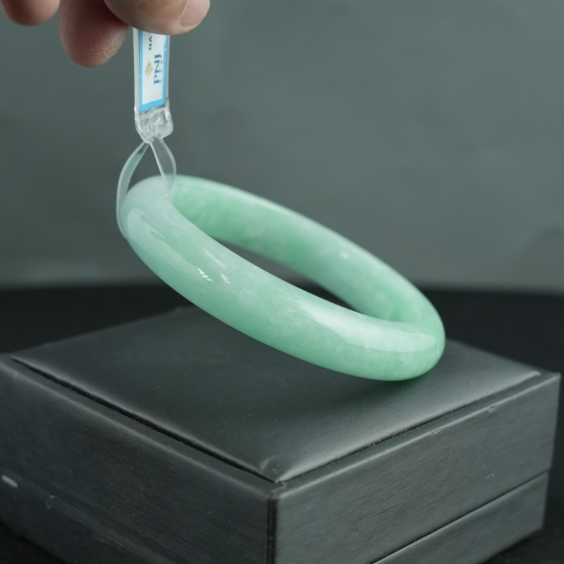 Vòng kiềng Ngọc Cẩm Thạch lá hẹ vân lí ni 58