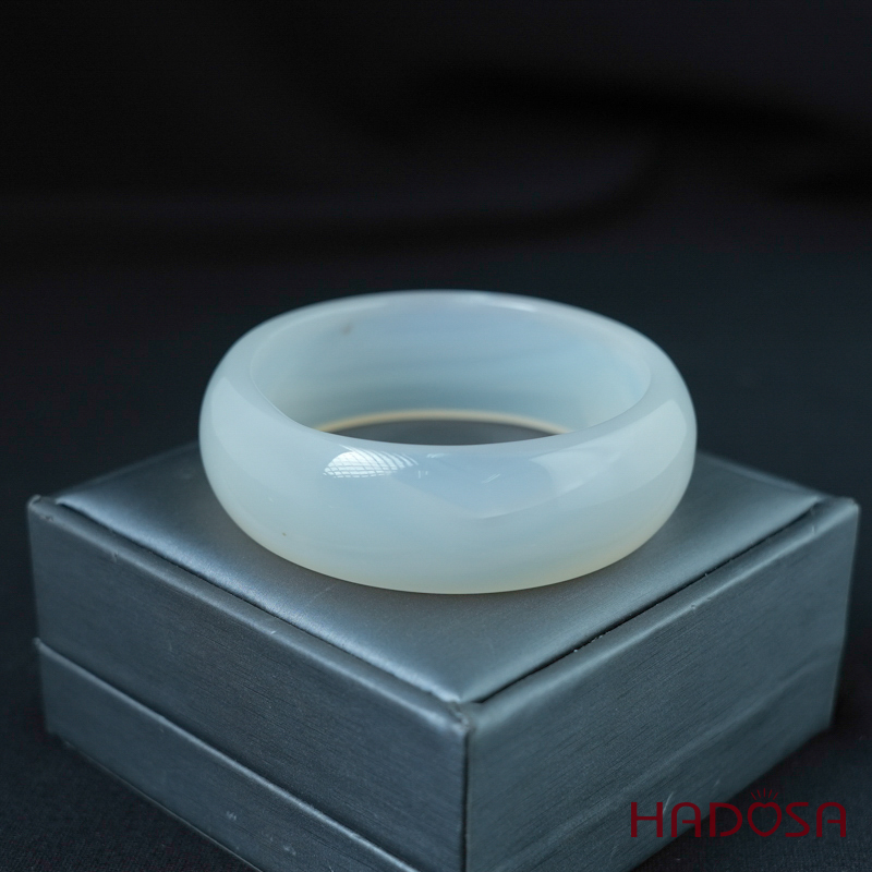 Vòng mã não trắng Ni 58