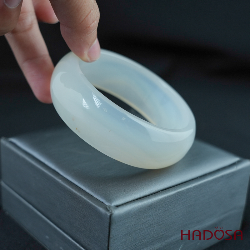 Vòng mã não trắng Ni 58