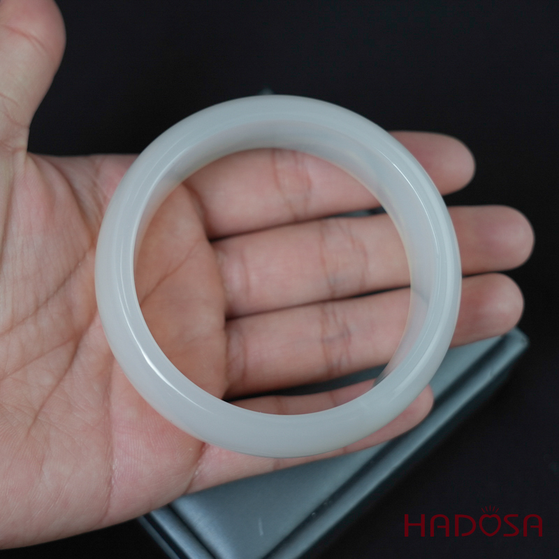 Vòng mã não trắng Ni 58