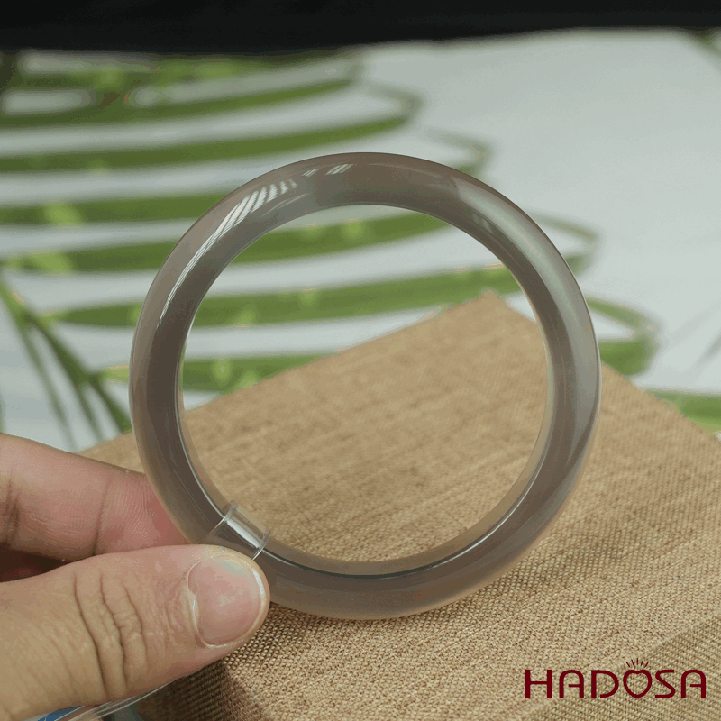 Vòng kiềng mã não xám ghi bản oval ni 55