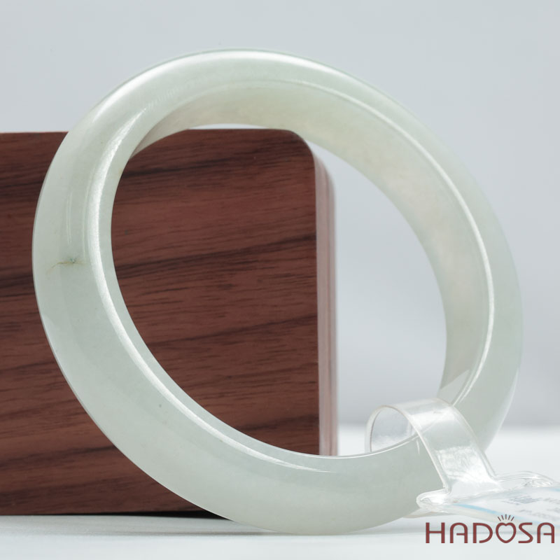 Vòng Phỉ Thúy Ngọc Jadeite Type A Bản Hẹ Nếp Mịn Ni 55