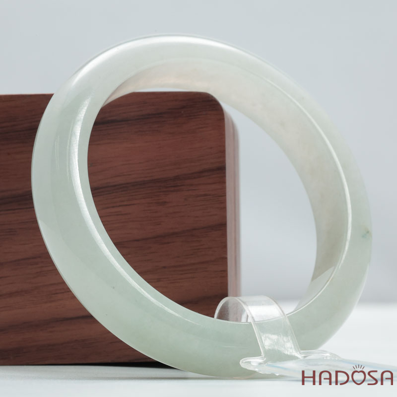 Vòng Phỉ Thúy Ngọc Jadeite Type A Bản Hẹ Nếp Mịn Ni 55